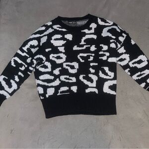 Black & White Leopard Crewneck Sweater - Women Smallest